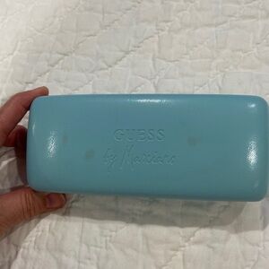 GUESS BY MARCIANO Sunglass case​​​​​​​​​